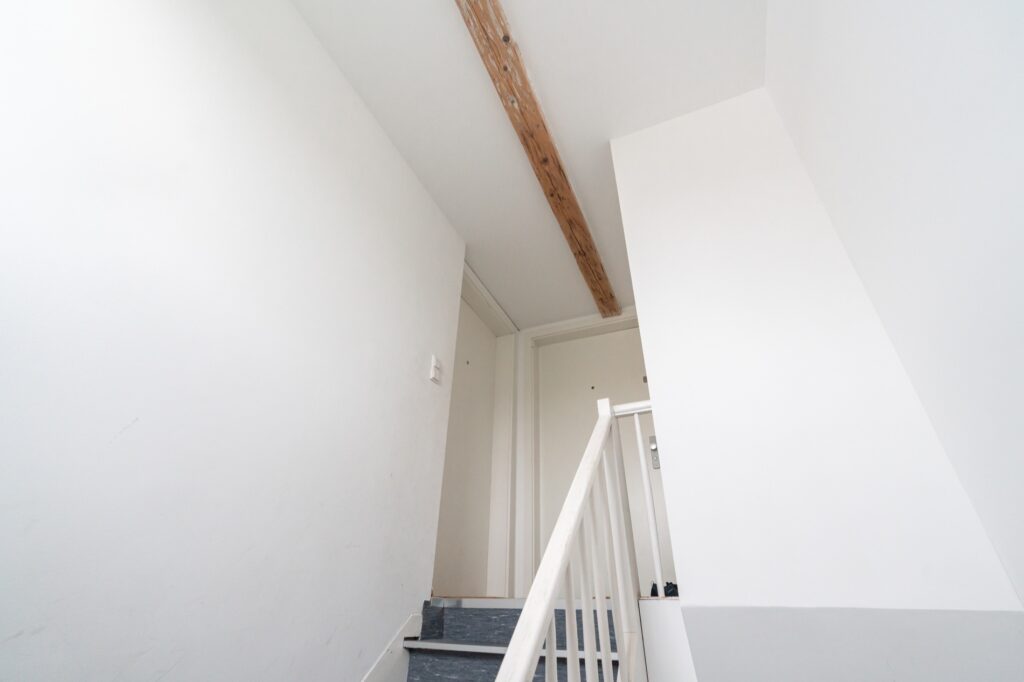 Treppenhaus mit Holzdetails
