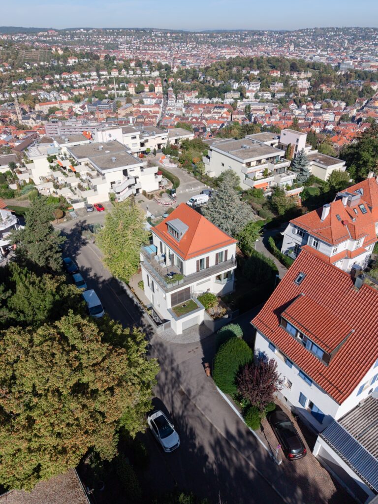 Villa am Haigst mit Dachterrasse aus der Vogelperspektive