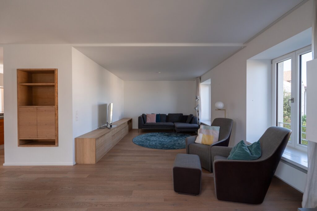 Wohnbereich mit Holzfußboden